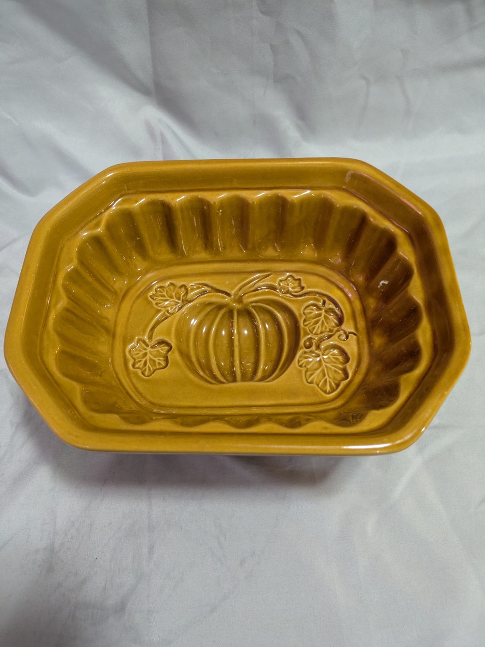 Crate & Barrel Ceramic Pumpkin Mold Baking Dish Yellow Harvest Autumn Cake Pan